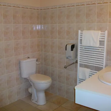 Logis Auberge La Grange De Renaudet Hotel 2*