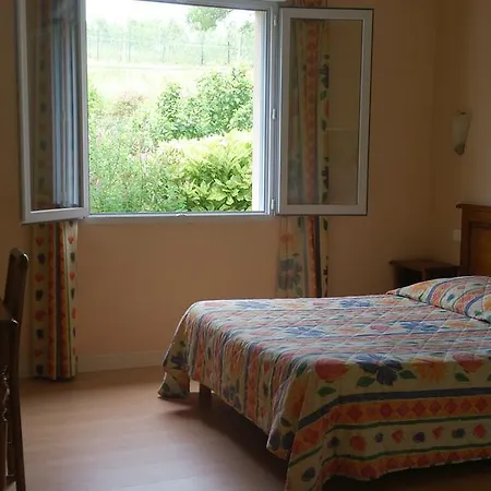 Logis Auberge La Grange De Renaudet Larche (Correze)