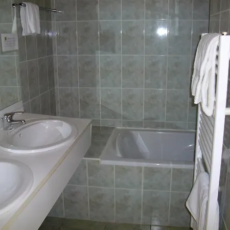 Hotel Logis Auberge La Grange De Renaudet 2*
