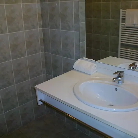 Logis Auberge La Grange De Renaudet 2*