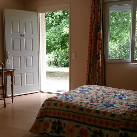 Hotel Logis Auberge La Grange De Renaudet Larche (Correze)